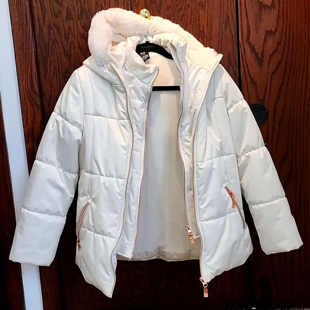 Girls white Gerry brand winter coat with hood.